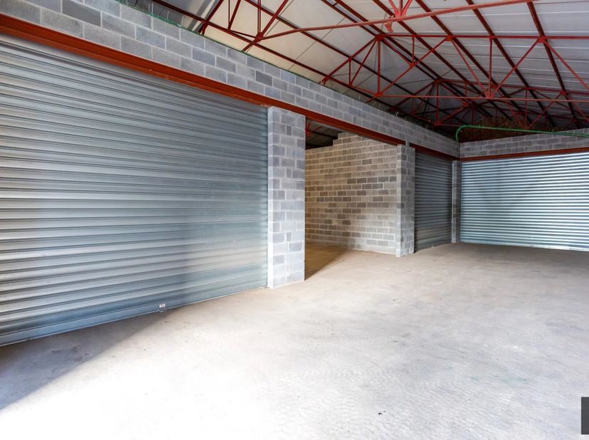 Bedrijfsvastgoed te huur in 35de la samme,
                    7130 Binche