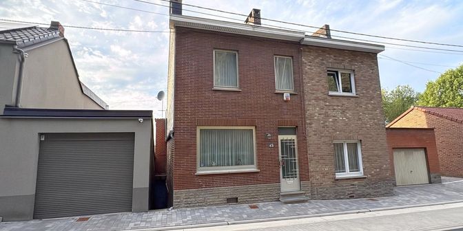 Maison à vendre à Rue Sous-le-Bois 45, 6044 Roux