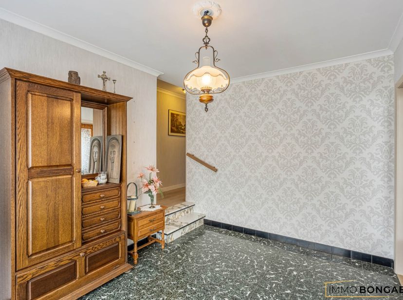 Deze vrijstaande woning is gelegen op een perceel van maar liefst 13a69ca langs de Dampstraat in Oudsbergen. Het uitgebreide routenetwerk voor wandela