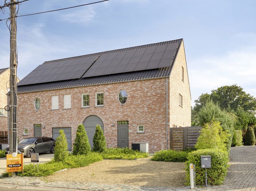 Ontdek deze ruime BEN woning met vier slaapkamers, gelegen in een rustige woonbuurt, op slechts enkele minuten van het centrum van Baal ! De woning bi