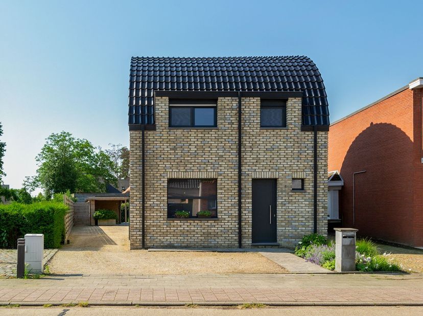 Maison prête à emménager avec 3 chambres et un jardin à Herenthout<br />
<br />
La maison date de 1948, mais elle a été rénovée pour répondre aux norm
