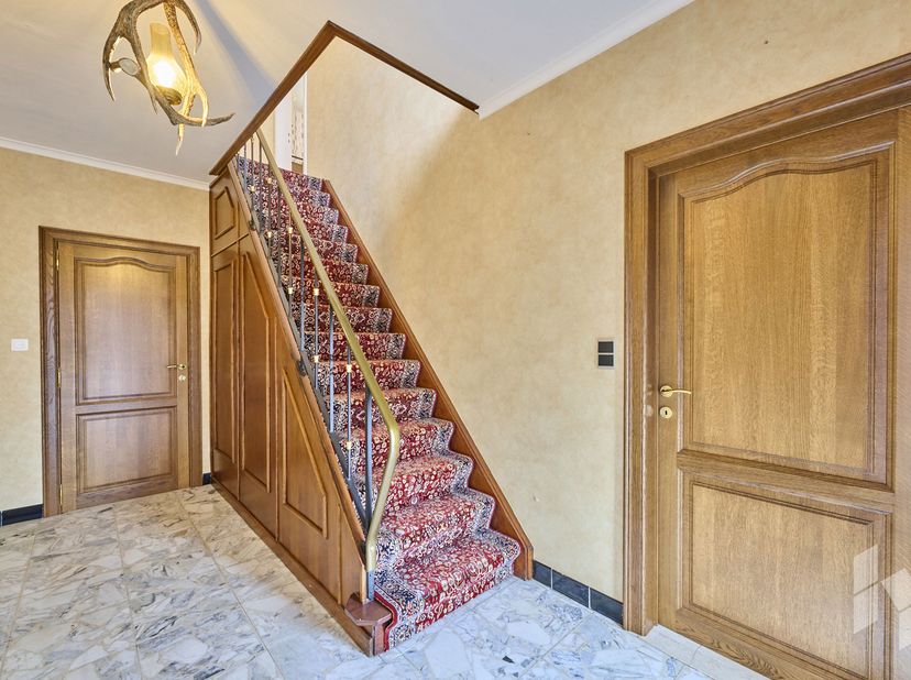 Ruime centrumwoning (224 m²) met 4 tot 5 slaapkamers en een garage op een perceel van 603 m².<br />
Deze lichtrijke woning is gelegen in het centrum v