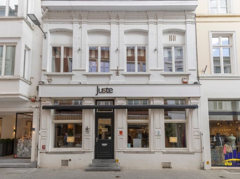 Bedrijfsvastgoed over te nemen in Korte Steenstraat 11,
                    8500 Kortrijk
