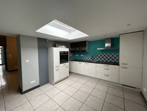                                         Maison unifamiliale à louer à Péruwelz, € 700
