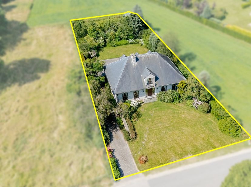 Afspraak bezoekdag TELEFONISCH via JARI WANTE 0470/21.14.82.<br />
Ontdek deze bijzondere villa, gelegen in het gegeerde Blakmeers op een perceel van