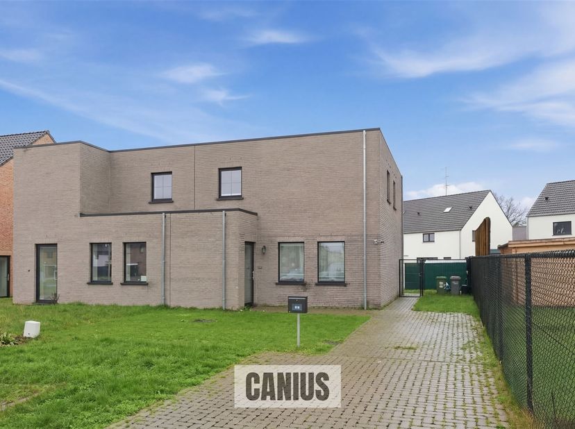 MODERNE WONING MET 3 SLKS &amp; TUIN<br />
<br />
In het rustige &amp; groene Munsterbilzen, deelgemeente van de stad Bilzen-Hoeselt treffen wij de verkavel