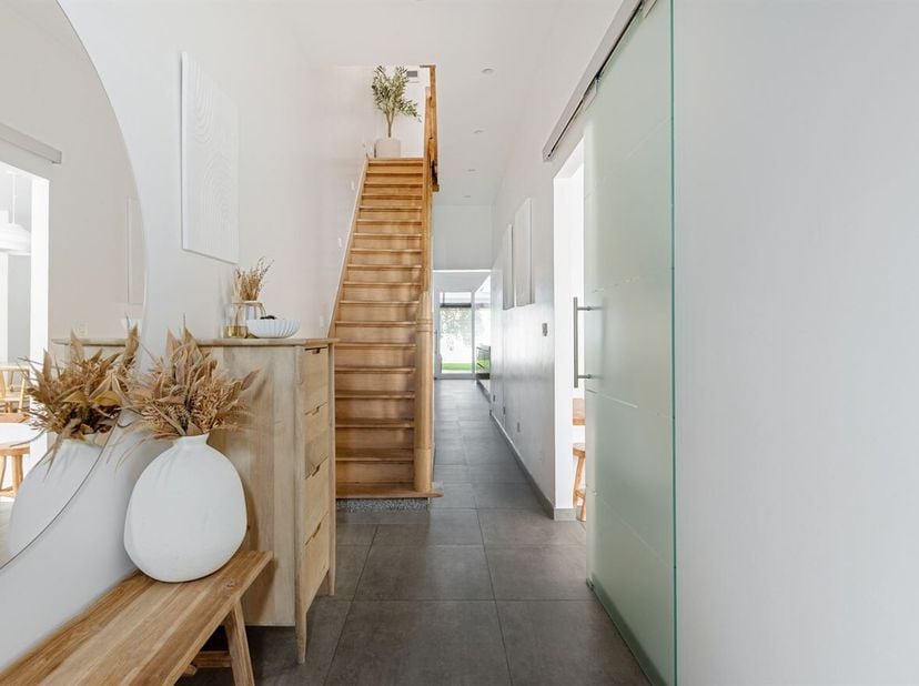 Prachtig gerenoveerd huis met 4 slpks. in Deurne-Zuid!<br />
Deze prachtige gerenoveerde woning (2014-2015) met maar liefst 248m² bewoonbare oppervlak