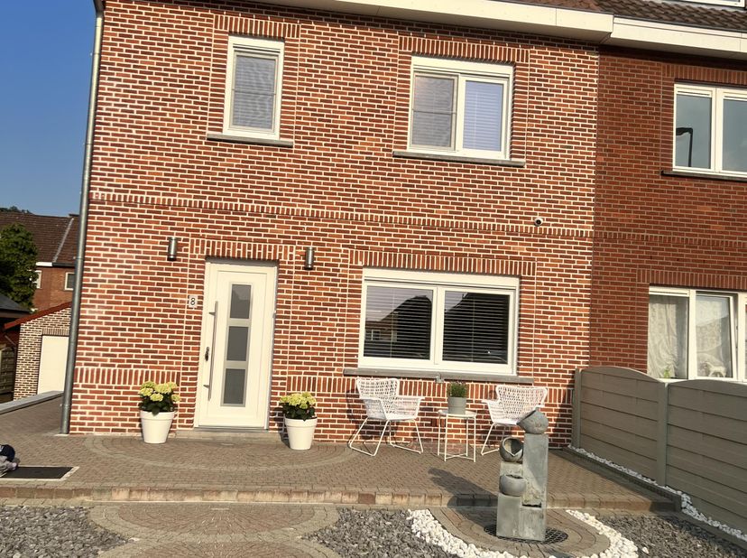 Ruim gerenoveerde woning met 4 slaapkamers in Houthalen<br />
<br />
Welkom in deze verzorgde en instapklare gezinswoning, gelegen in een rustige en k