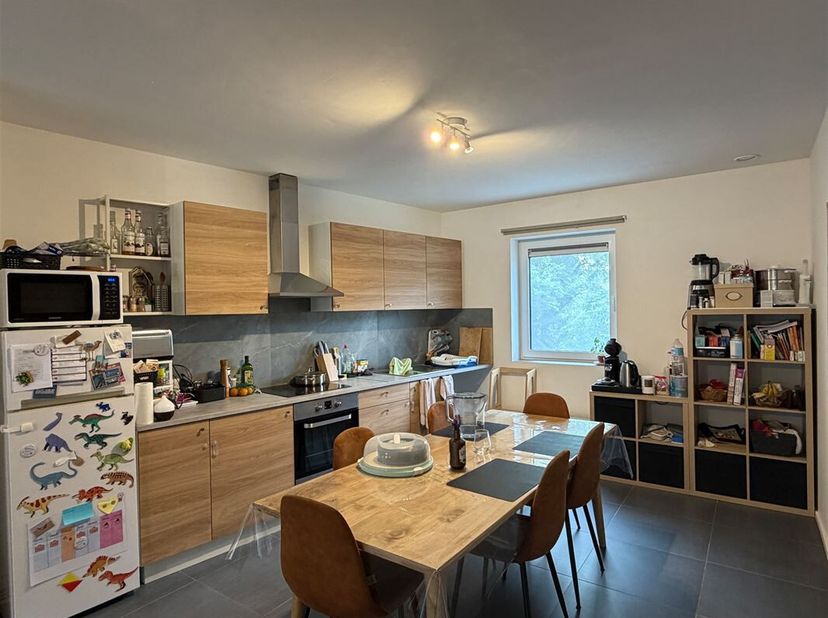 Superbe duplex neuf 2 chambres, avec cave et emplacement parking, sis dans une rue paisible de Colfontaine ; à proximité de toutes commodités. <br />