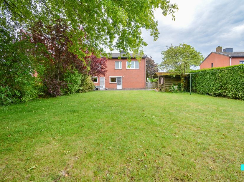Deze aantrekkelijke halfopen bebouwing&amp;nbsp;met&amp;nbsp;vijf slaapkamers op een groene, rustige en kindvriendelijke ligging te Gits beschikt over een bew