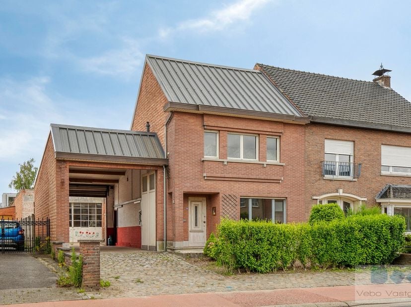 Veelzijdige woning met ruim magazijn (612 m²) op gunstig perceel van 1264&amp;nbsp;m² te Keerbergen.<br />
<br />
Deze voormalige Citroën garage bevindt z