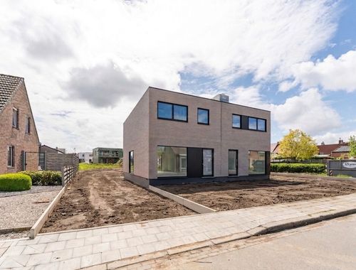                                         Eengezinswoning te koop in Lauwe, € 405.000
