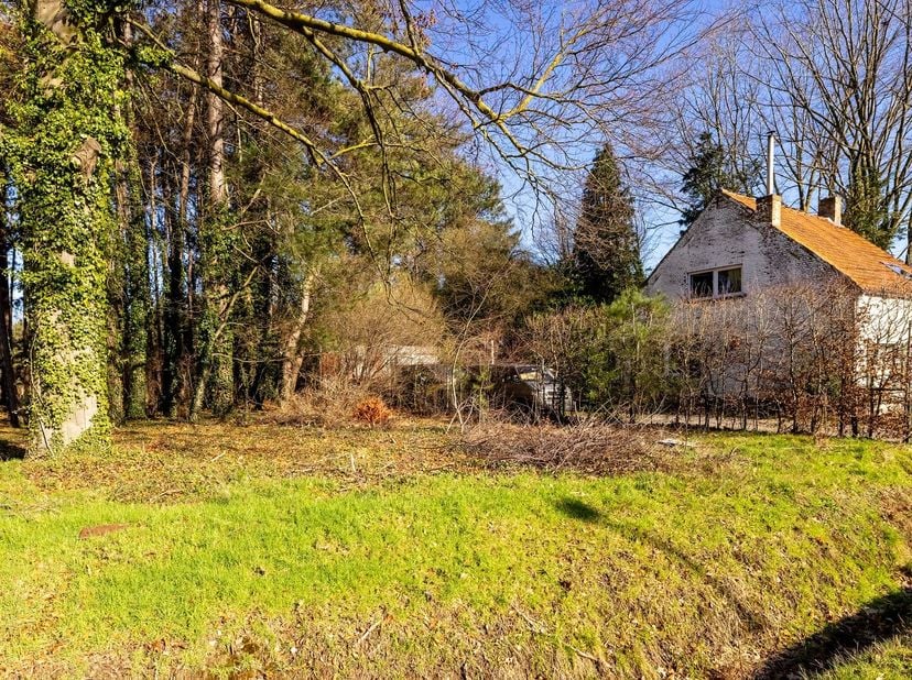 Bouwgrond voor OB op een perceel van 853m²<br />
<br />
Ligging: Gelegen op de verbindingsweg tussen Herentals - Olen - Geel met alle faciliteiten i
