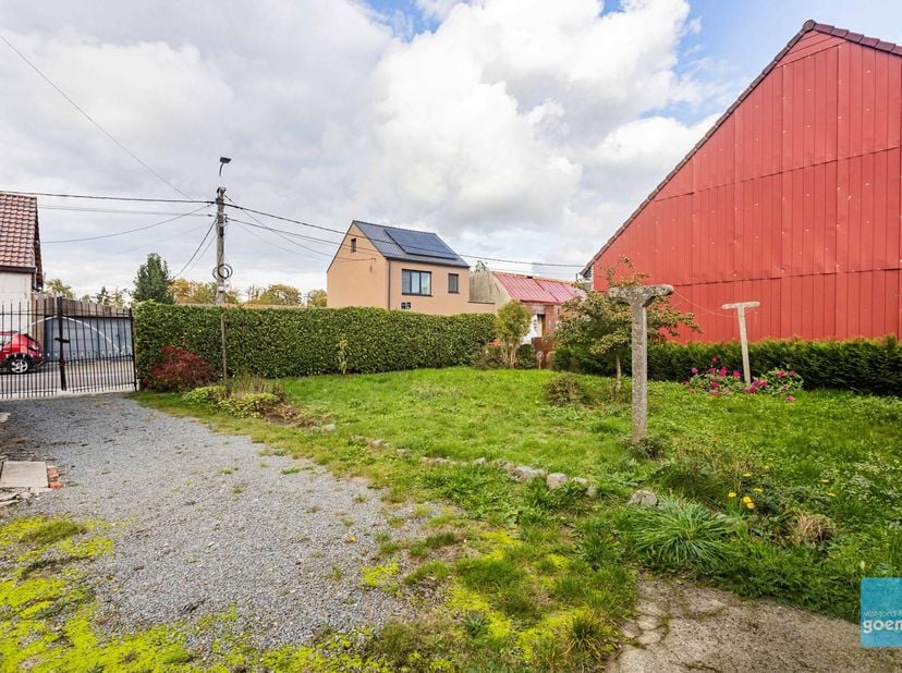 Te koop te Zele!<br />
Deze grond biedt de mogelijkheid tot bouwgrond voor HOB.<br />
Volgende afmetingen hebben een positief advies van de gemeente:<