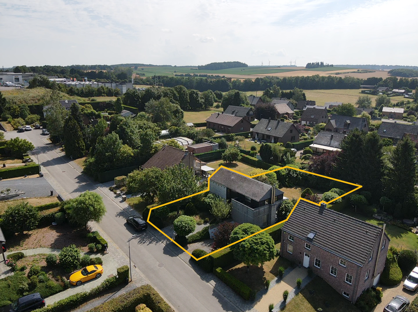 Vrijstaande villa met tuin in een van de meest gegeerde woonwijken van Ciney  Gelegen in één van de meest gegeerde woonwijken van Ciney, in een rustig