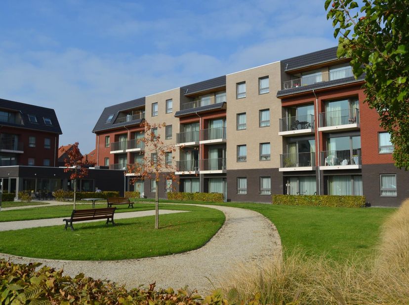 Gelegen op 2de verdieping bevindt zich deze serviceflat die uitermate toegankelijk is voor zowel senioren, andersvaliden en voorzien van alle moderne