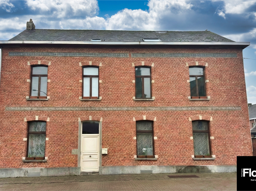 FLOW Real Property vous présente cette majestueuse Maison de Maître datant de 1898, un bien rare de ± 475 m² habitables, idéalement situé à Kapelle-op