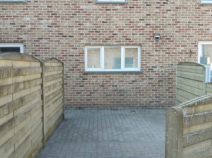 Instapklare en energiezuinige woning Bilzen (Mopertingen). Op een paar km van Bilzen centrum, dichtbij Lanaken en Maastricht is ook op korte afstand.<
