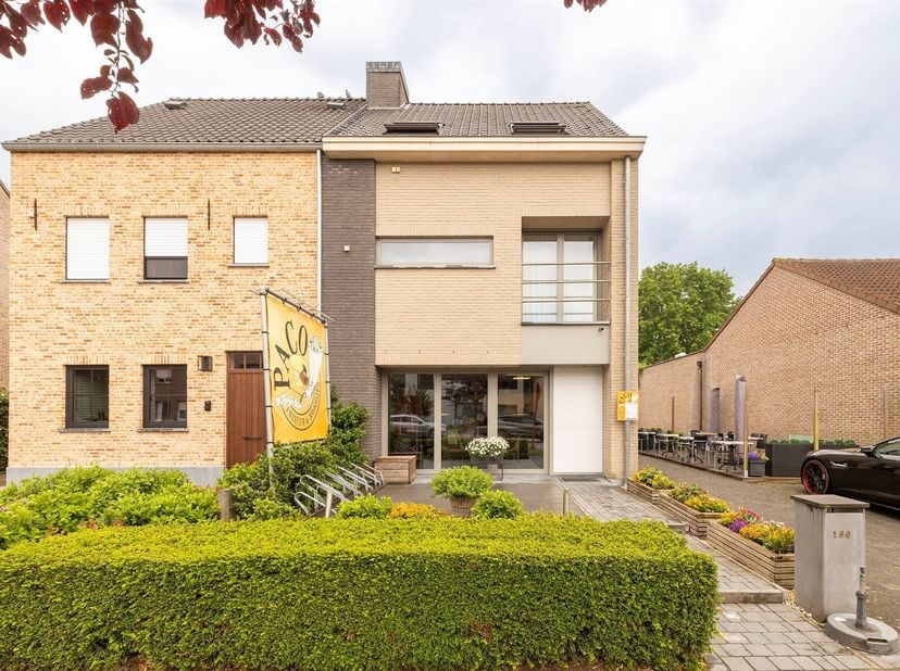 Bien professionnel à vendre
                    à 2200 Herentals