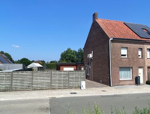                                         Woning te huur in Oostrozebeke, € 950
