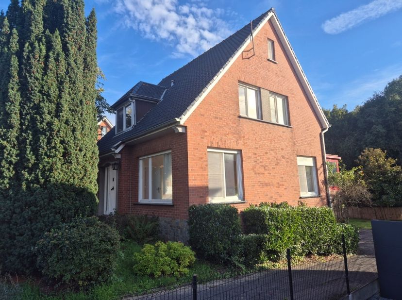 Huis te koop in Stadenstraat 105,
                    8800 Roeselare