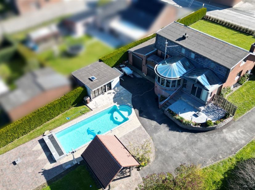 Prachtige villa op +/- 23 are 10 centiares in het hart van het dorp Blicquy!<br />
<br />
Dit goed onderhouden huis biedt ruime accommodatie met een