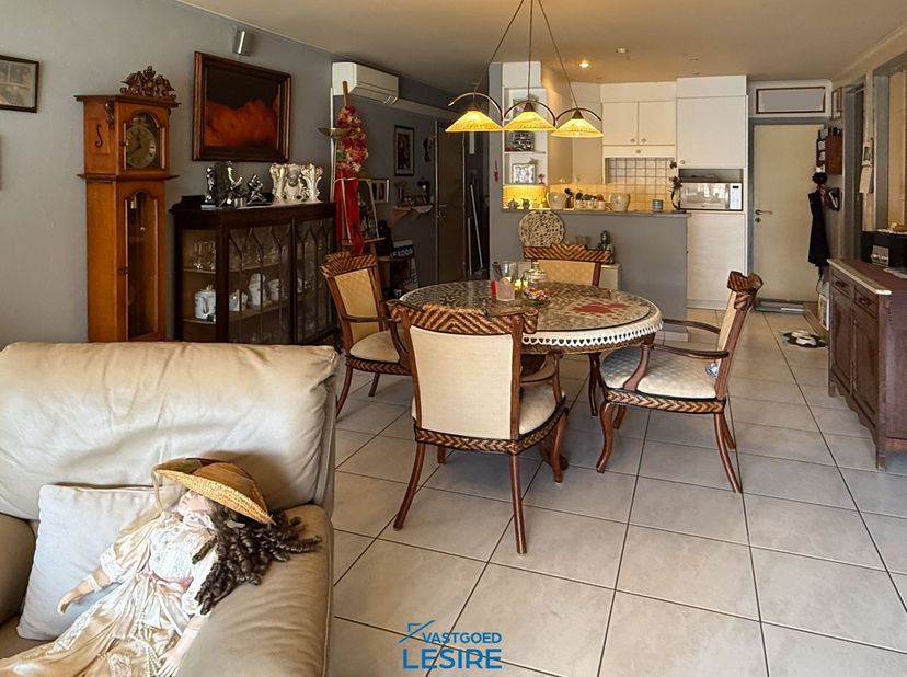 Dit gezellig appartement is gelegen in het centrum van Ieper.&amp;nbsp;<br />
<br />
<br />
Indeling:<br />
<br />
	woonkamer + keuken<br />
	berging&amp;nbsp