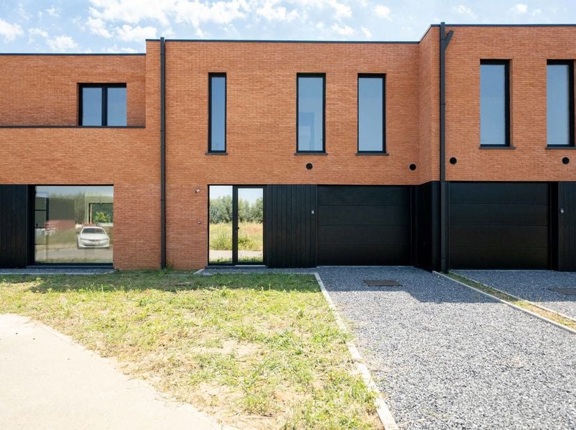 Prachtig gelegen nieuwbouwproject bestaande uit 4 opgeleverde woningen gelegen vlakbij het centrum van Heist-op-den-Berg in een rustige doodlopende st