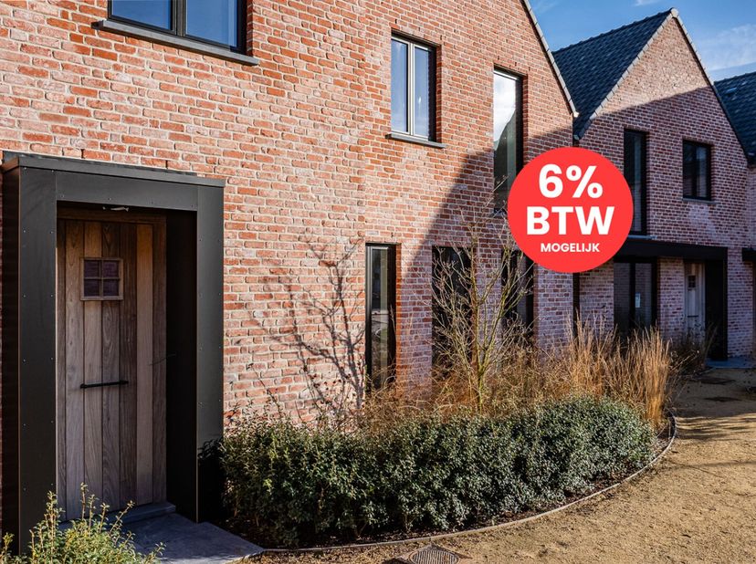 Deze nieuwbouwwoning met drie slaapkamers is gelegen in het centrum van het landelijke Dikkelvenne, in een groene en rustige omgeving. Dankzij de nabi