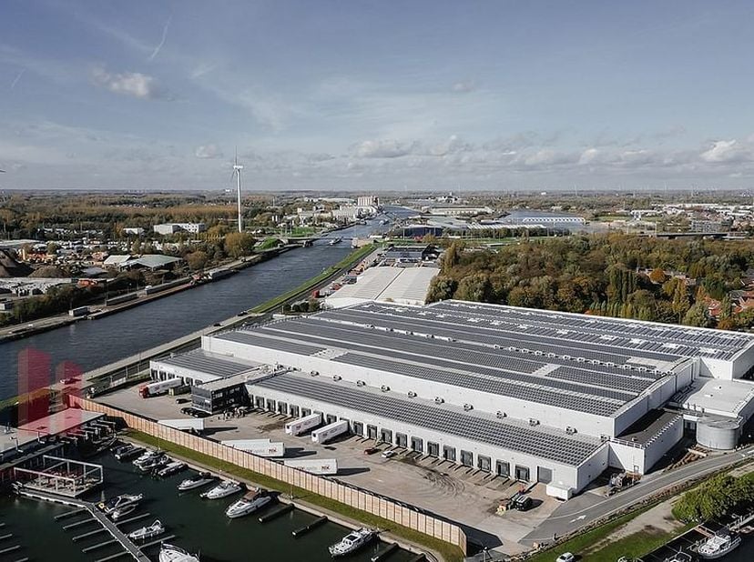 3.744 m² Opslagruimte te huur&amp;nbsp;<br />
Fantastisch gelegen tussen 2 waterwegen waaronder de Rupel en op amper 1,5 km van de A12 waardoor zowel Antw