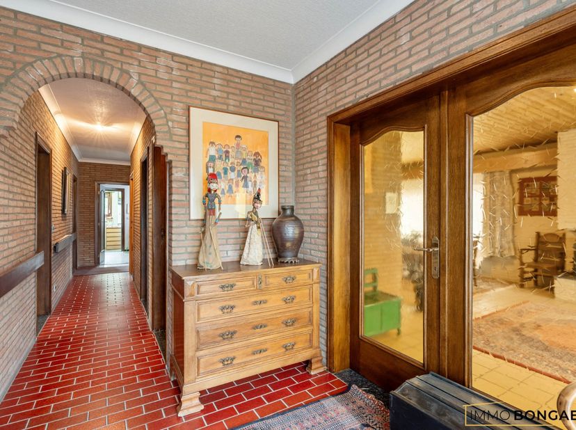 Deze ruime gelijkvloerse woning is gelegen op een perceel van maar liefst 11a89ca langs de Laarderweg in Grote Brogel (Peer). Erperheide, Snow Valley