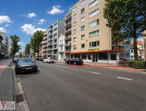                                        Handelsgelijkvloers te huur in Oostende, € 1.750
