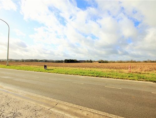                                         Terrain à bâtir à vendre à Neuville, € 65.000
