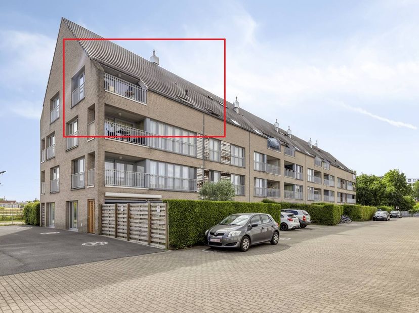 Op zoek naar een centraal gelegen appartement te koop in Roeselare? Dan is dit aangename en lichtrijke hoekappartement in de residentie Prinsenhof zek