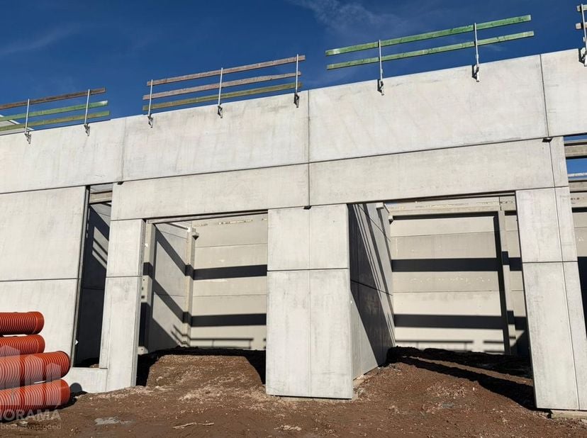 Unité PME neuve de 216 m² avec mezzanine de 70 m² à louer<br />
Excellente situation le long de la fréquentée Mechelsesteenweg (N26), avec un accès ra