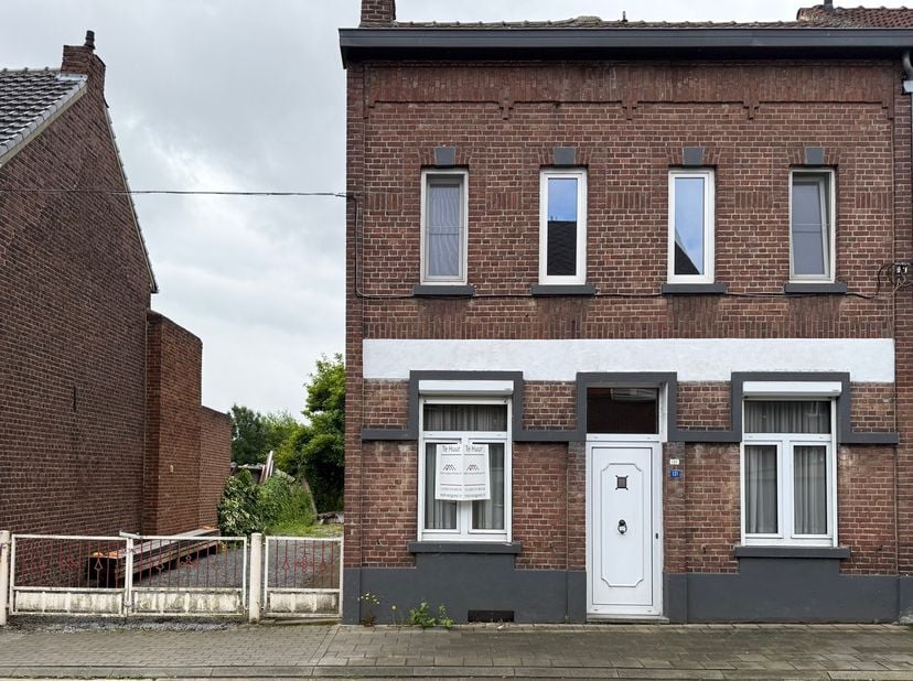Leuke woning met 3 ruime slaapkamers en grote tuin in Maasmechelen.<br />
<br />
Bent u op zoek naar een ruime betaalbare woning met eigen afgesloten
