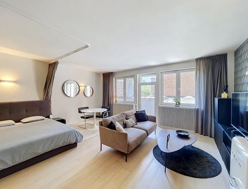                                         Studio te huur in Elsene, € 1.100
