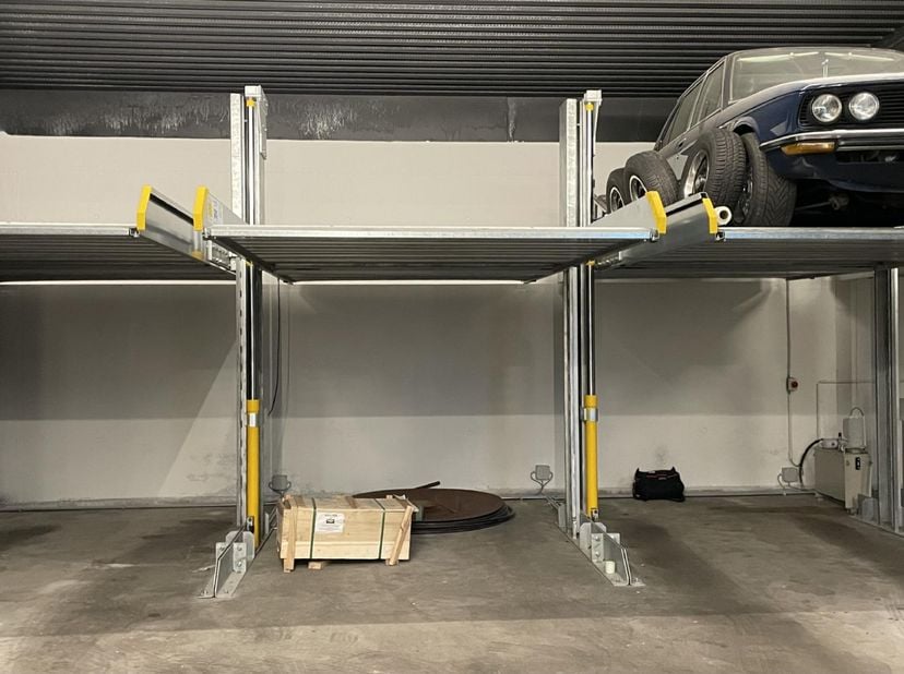 Te kortrijksepoortstraat 138, hebben wij een dubbele parkeerplaats in de aanbieding. <br />
Waarbij de onderste wagen wel even dient uit te rijden als