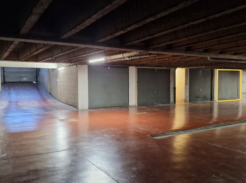 Garage à vendre à Jan Palfynlaan 90/92 90,
                    1020 Laeken