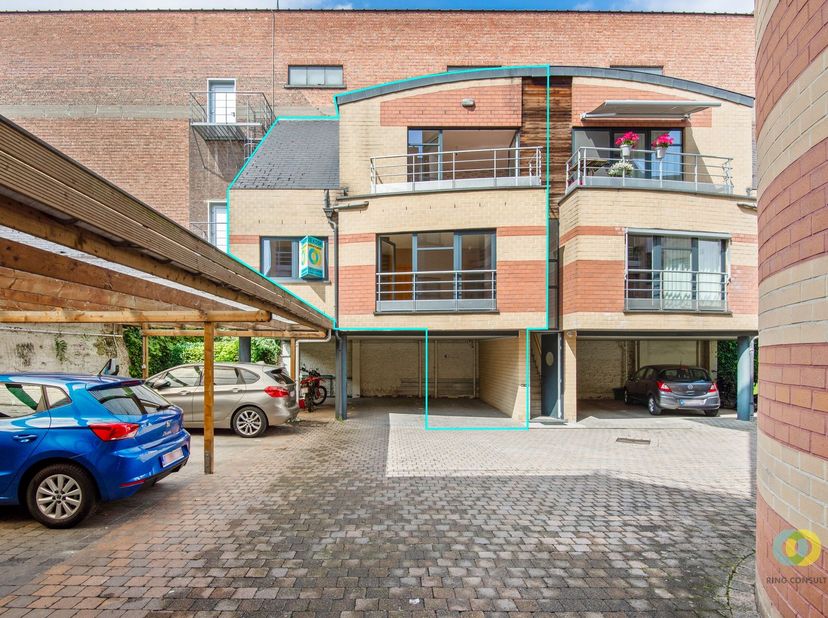 Ontdek dit aangename duplexappartement in het centrum van Vilvoorde, op een bijzonder praktische locatie vlak bij de Markt. Winkels, horeca, scholen,