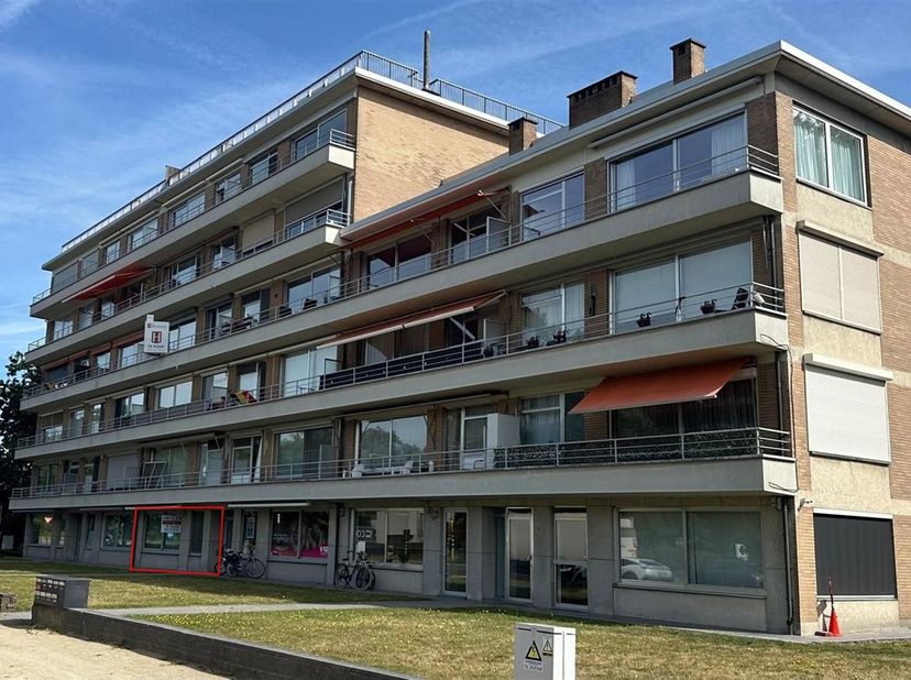 Ruim appartement met 3 slaapkamers, bureau, autostaanplaats en kelderberging<br />
<br />
Ligging: Gelegen aan de Kempenlaan, op een vlot bereikbare