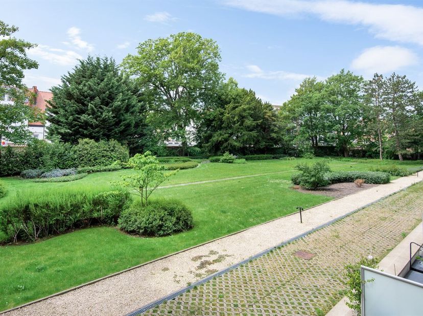 Instapklaar appartement van 110 m² met 3 slaapkamers en 2 terrassen<br />
Dit gezellige en instapklare appartement bevindt zich op de eerste verdiepin