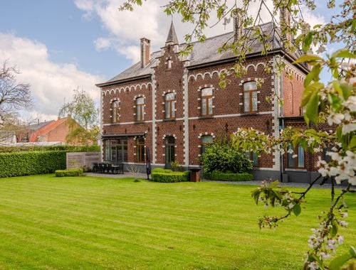                                         Usage mixte à vendre à Ellezelles, € 925.000
