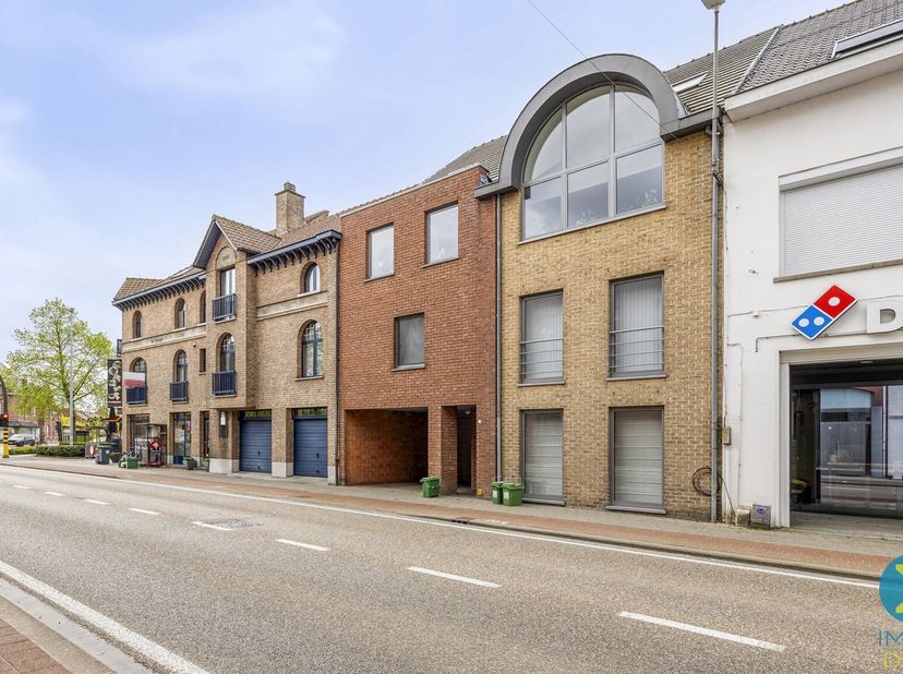 Instapklaar appartement met 2 slaapkamers en terras in het hart van Retie<br />
Op zoek naar comfortabel wonen op een toplocatie? Dit verzorgd apparte