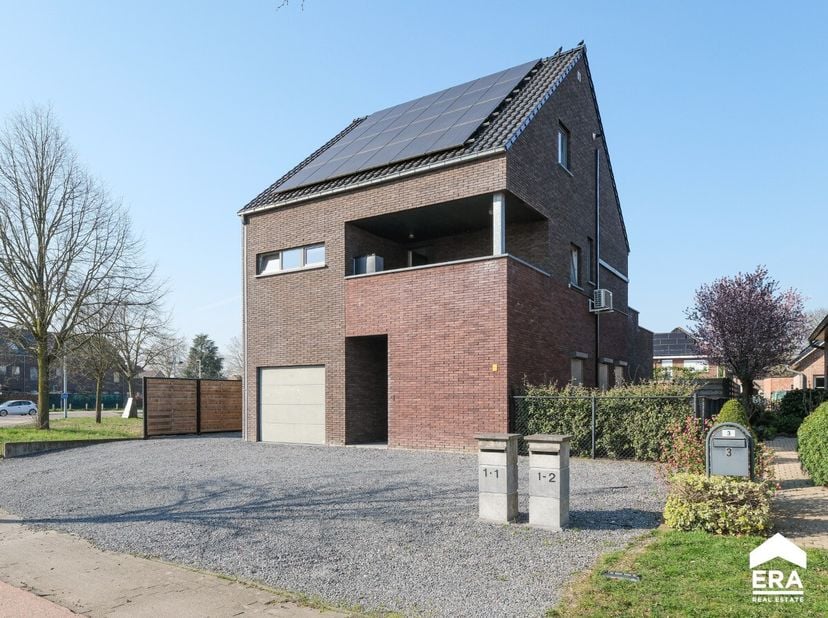 Ruim instapklaar duplex appartement (156m²) in Kleine-Brogel.Dit moderne appartement biedt vier volwaardige slaapkamers en is volledig instapklaar. Da