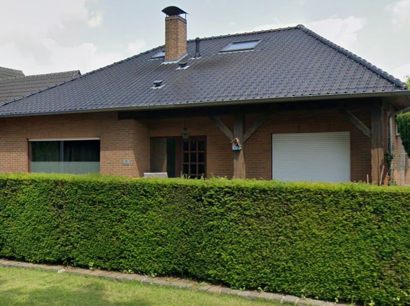 Ruime instapklare gezinswoning (242 m²) met 5 slaapkamers op 720 m², EPC B, vlakbij De Keiheuvel.<br />
<br />
Bent u op zoek naar een ruime, energiez