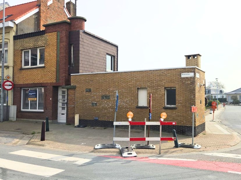 - Ideale ligging: Westendelaan 31 in Middelkerke<br />
- Lichtrijke leefruimte<br />
- Ruime keuken<br />
- Achterliggende koer<br />
- Kelder<br />
-