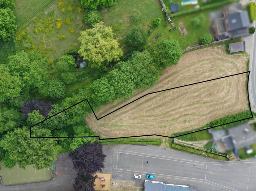 Generation Immo a le plaisir de vous proposer une belle opportunité au cœur du paisible village de Nil-Saint-Vincent : un terrain de 16 ares 30, idéal