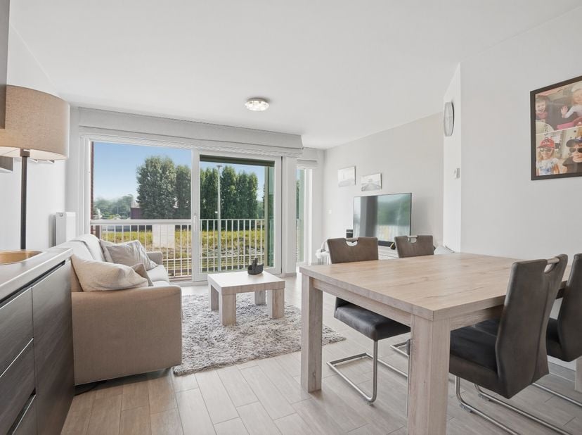 KIJKDAG ZATERDAG 05/09 VAN 9U TOT 12U (inschrijven vooraf via residentievastgoed.be)<br />
<br />
Gemeubeld instapklaar appartement (2014) met 2 terra