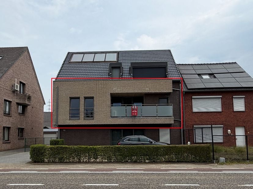 Energiezuinig appartement op toplocatie<br />
<br />
Opp: ca. 80m²&amp;nbsp;<br />
Opp terras: ca. 6m²<br />
<br />
Indeling: inkomhal met vestiaire en ga